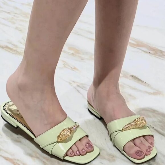 NIB GUCCI Women's slide sandal with hardware - Picture 2 of 8